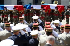 Hommage aux soldats tués au Mali