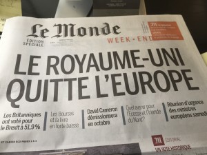 "Une du journal Le Monde, après le choc d'un Brexit aux conséquences multiples"