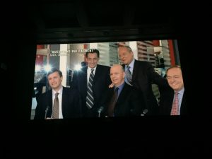 Ici, Patrick Buisson exulte: avec Nicolas Sarkozy en 2005 (Jérôme Jaffré, à sa droite, Nicolas Beytout, à sa gauche), le courant va passer...