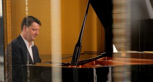 Denis Gancel, au piano, qui fait rimer entreprise et musique